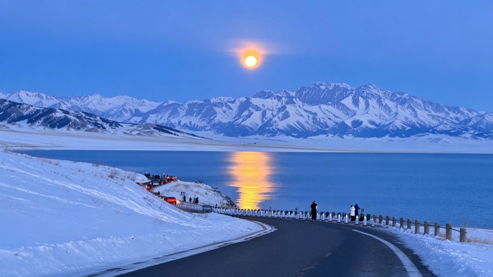 Sayram Lake and snow-covered Tian Shan mountains in winter