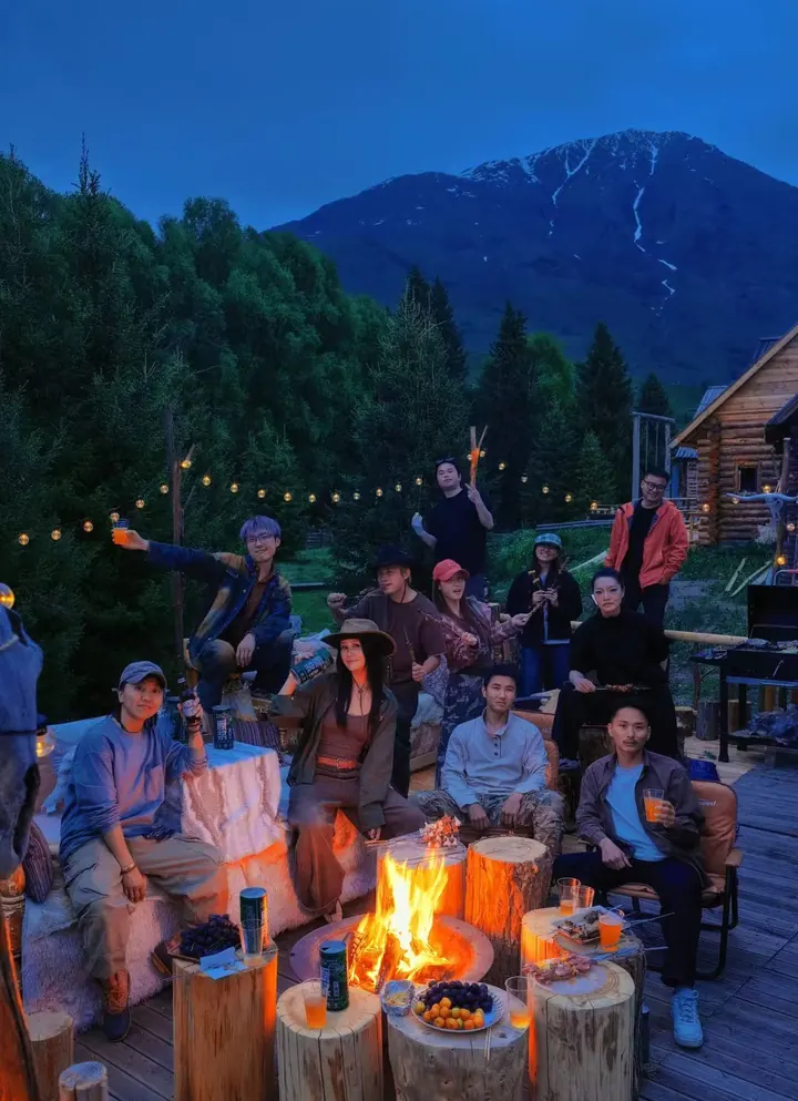 Group around a campfire at night in Hemu