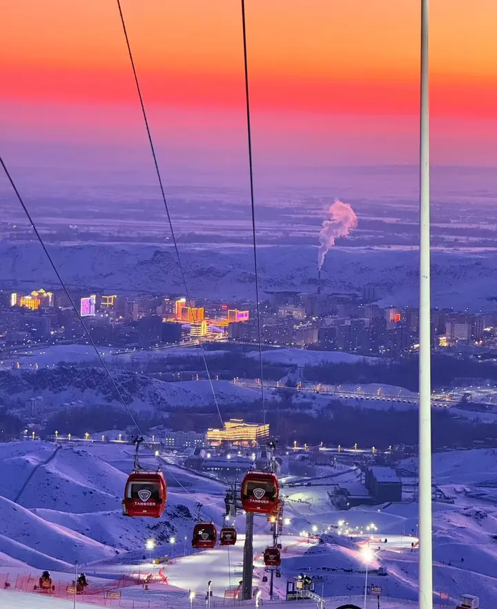 Sunset view from the General Mountain cable car above the snowy ski area