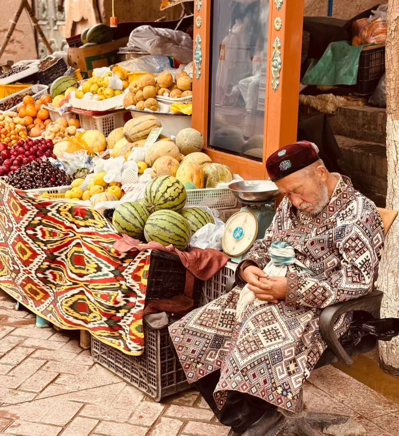 Kashgar fruit market and local vendor